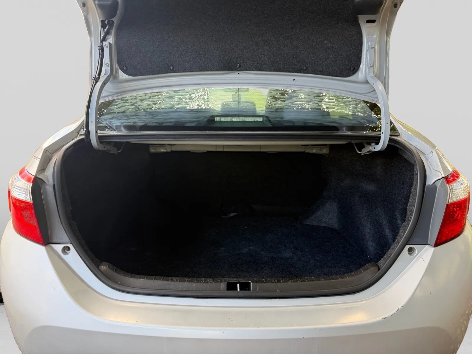 Used 2014 Toyota Corolla LE FWD image 19