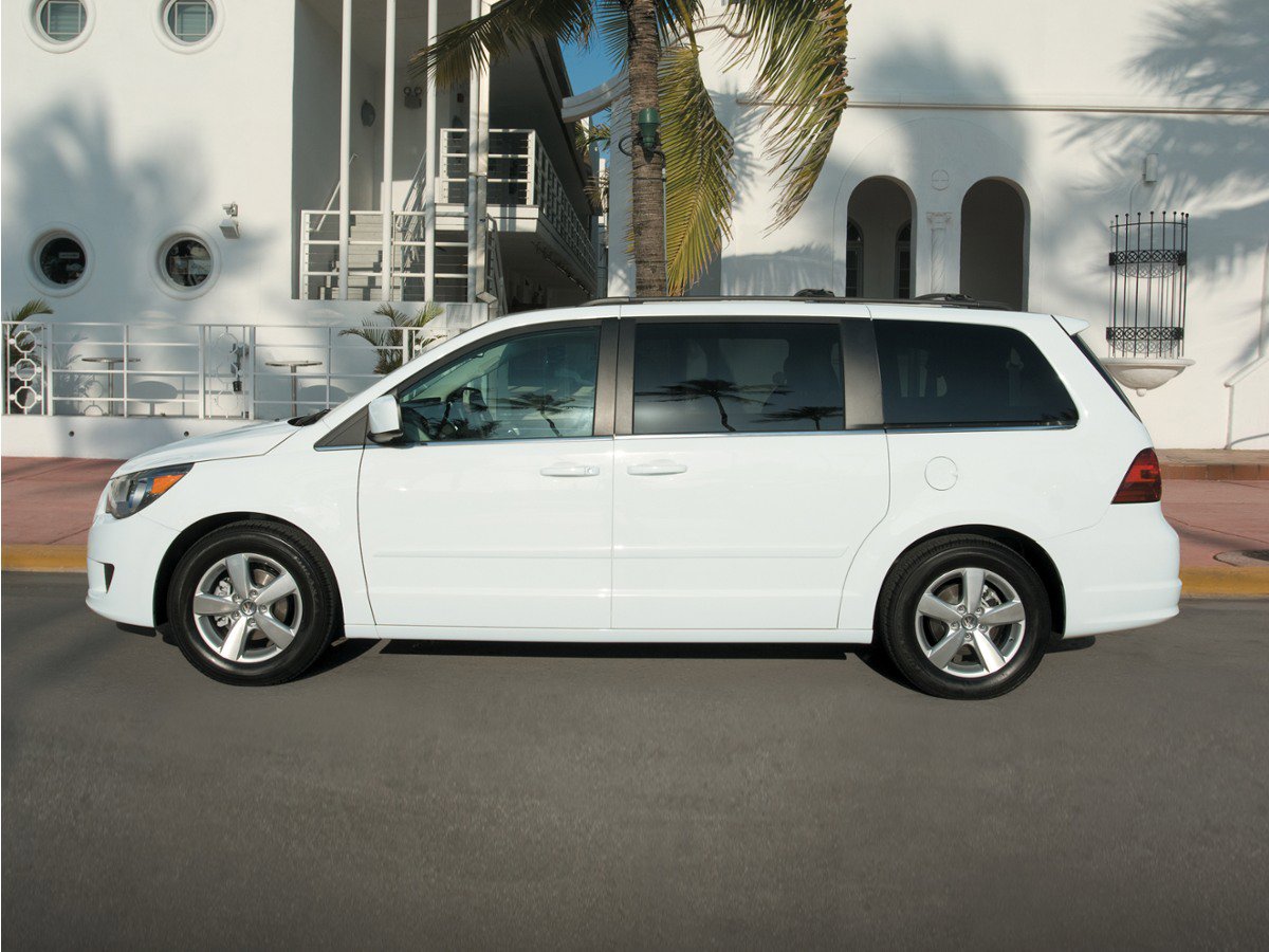 Used 2009 Volkswagen Routan SE FWD video 1