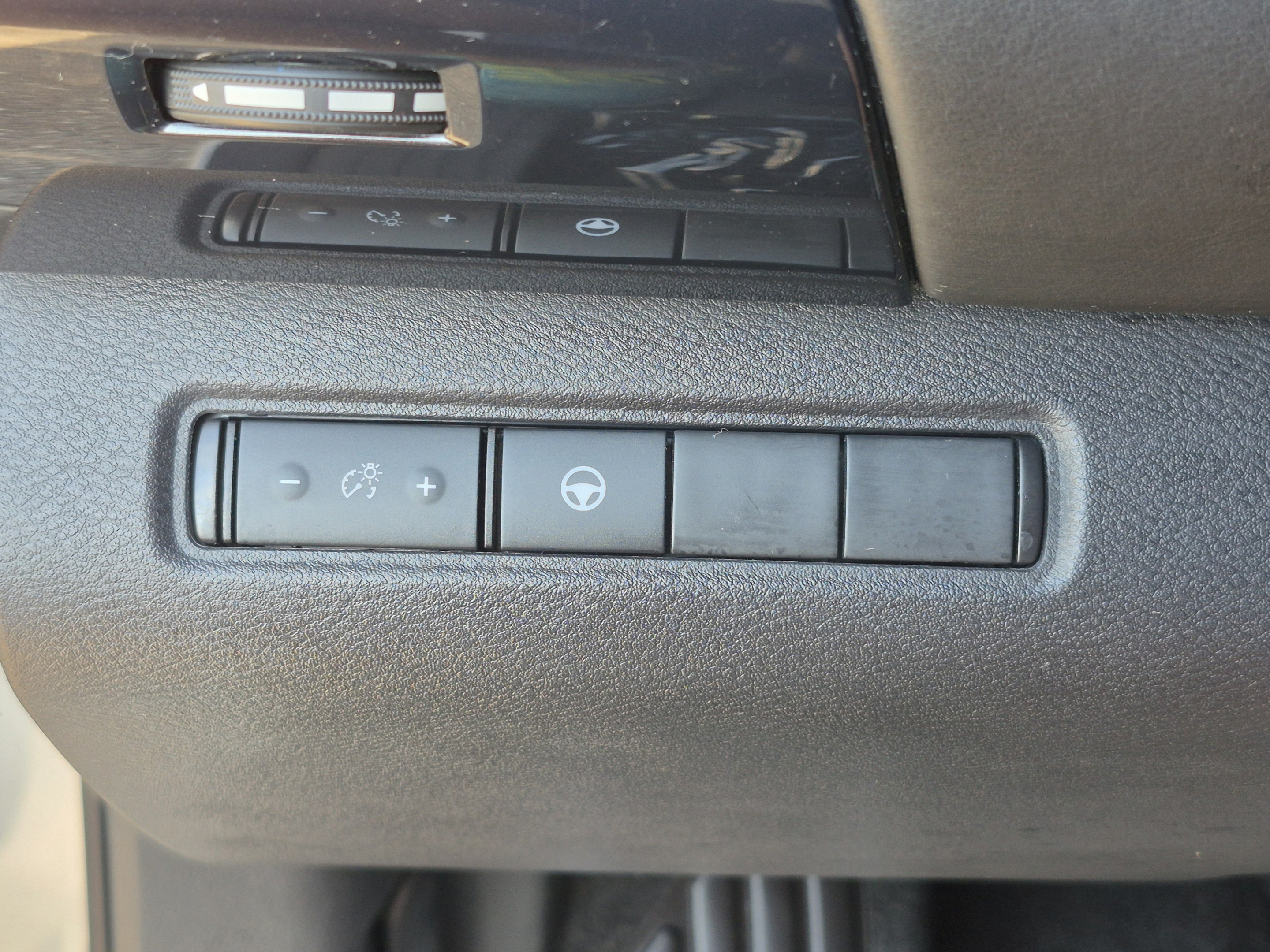 Certified 2022 Nissan Pathfinder SV FWD image 29