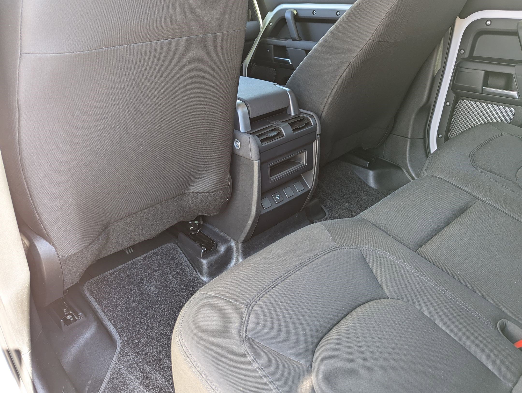 Used 2023 Land Rover Defender 110 image 32