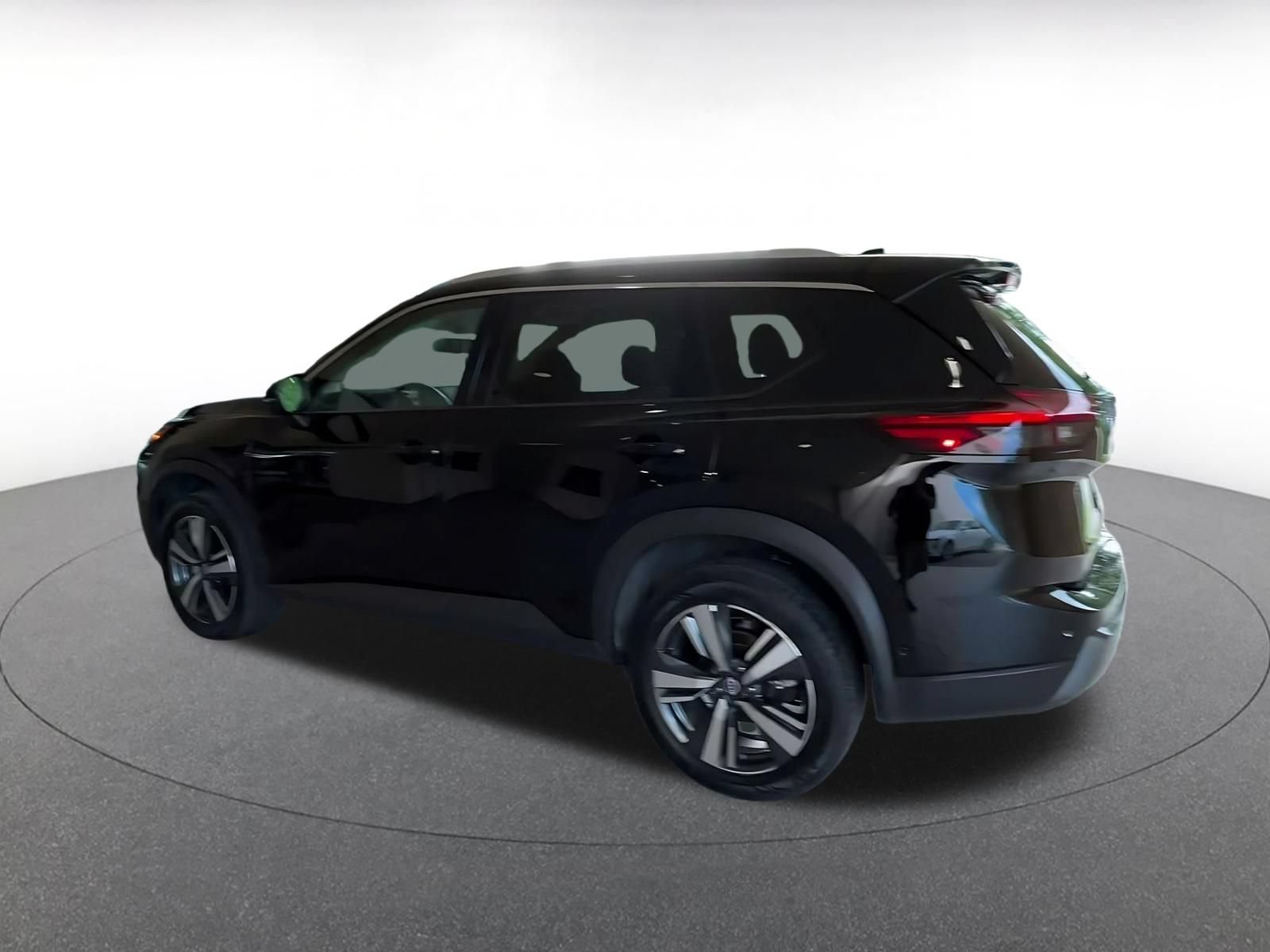 Used 2026 Nissan Rogue SL FWD image 9