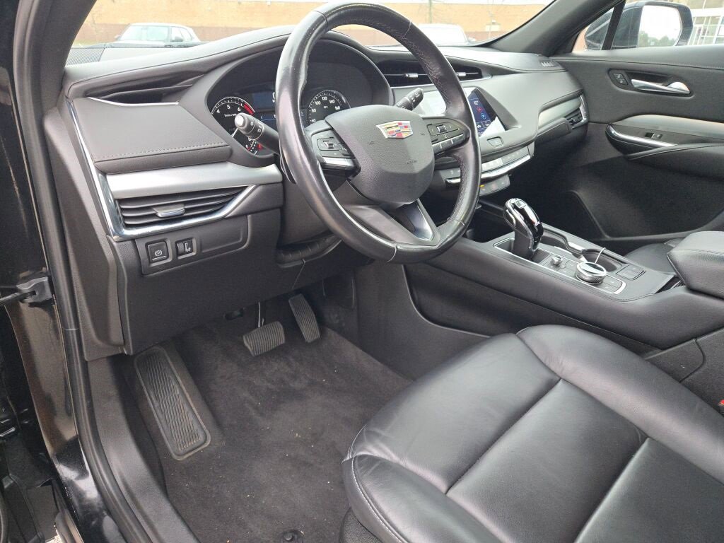 Used 2023 Cadillac XT4 Premium Luxury image 24