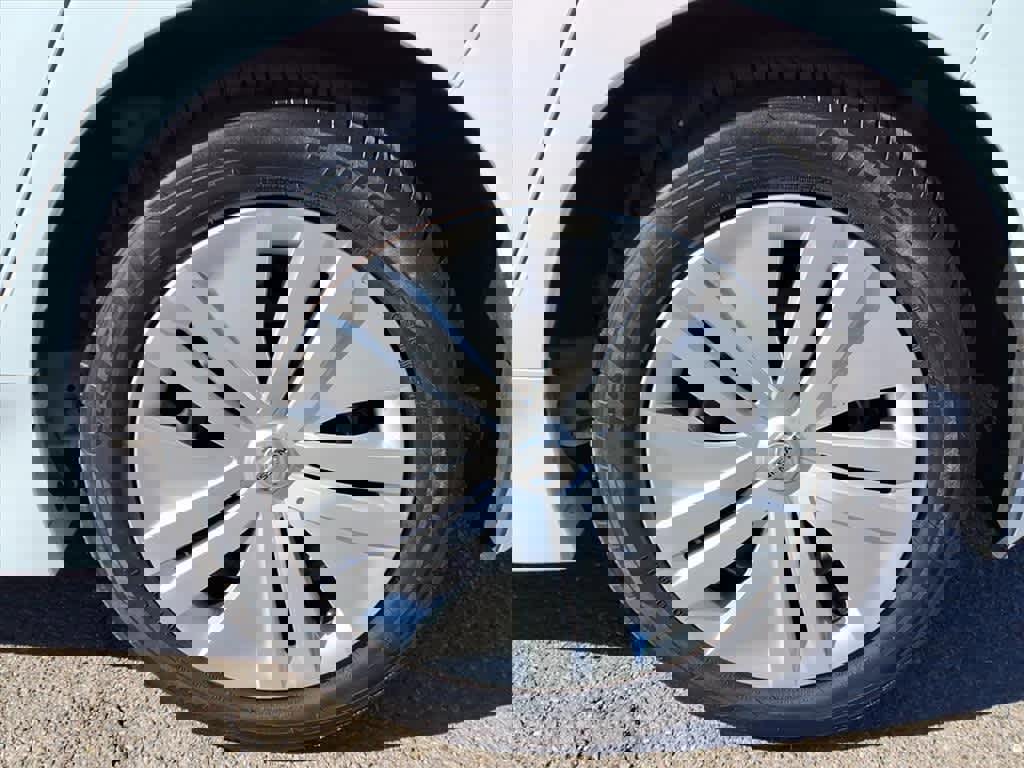 Used 2022 Nissan Leaf S image 8