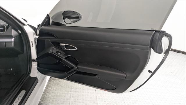 Used 2018 Porsche 718 Cayman RWD image 17
