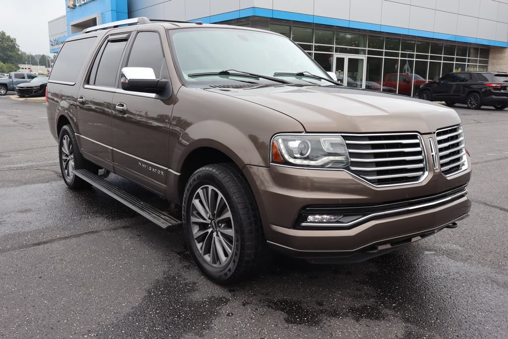 Used 2017 Lincoln Navigator L Select AWD/4WD image 2