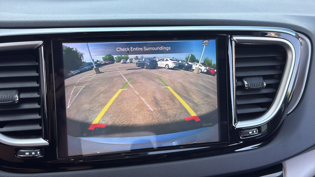 Used 2024 Chrysler Pacifica Touring-L FWD image 21