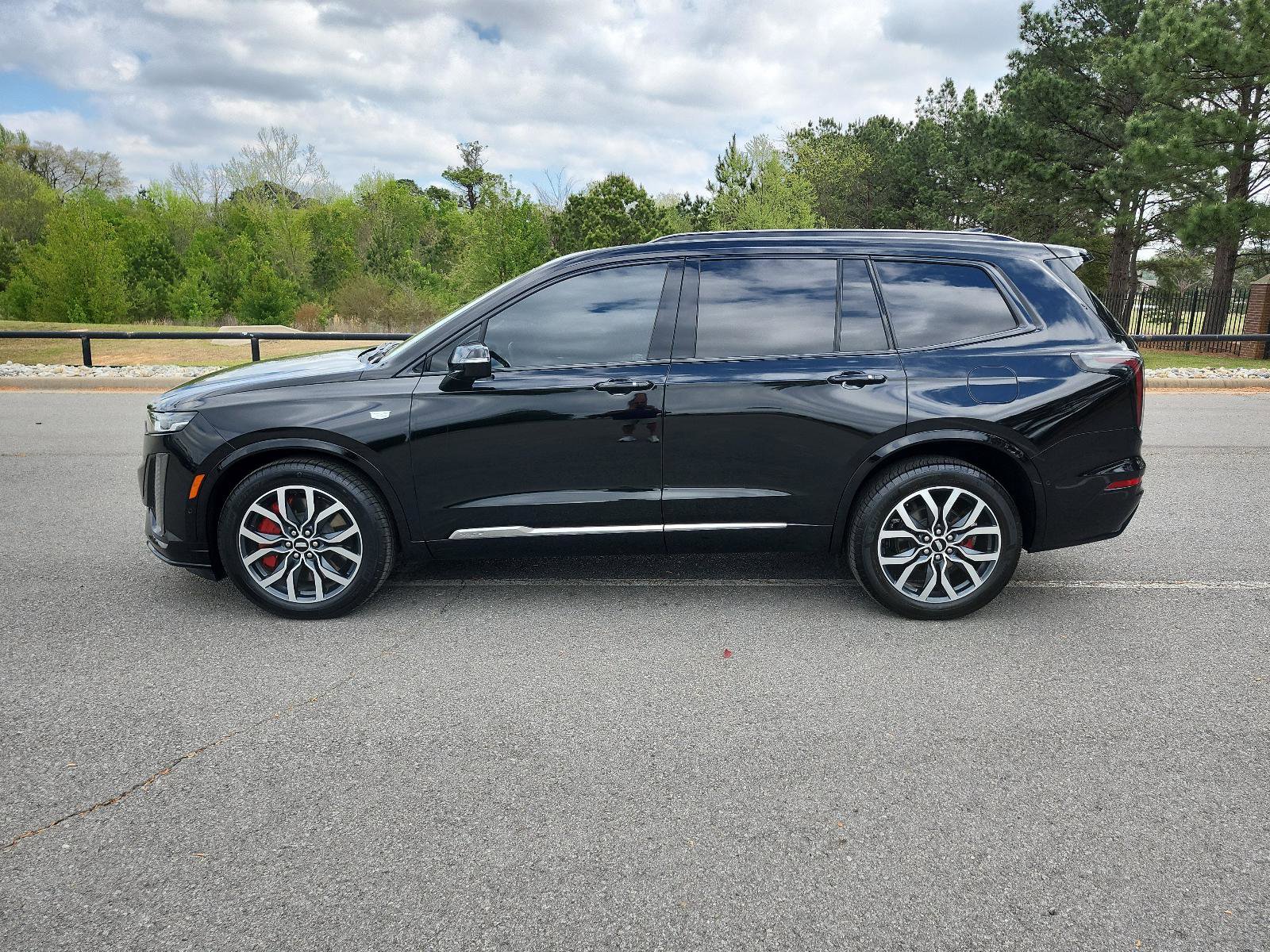 Used 2022 Cadillac XT6 Sport w/ Technology Package image 2