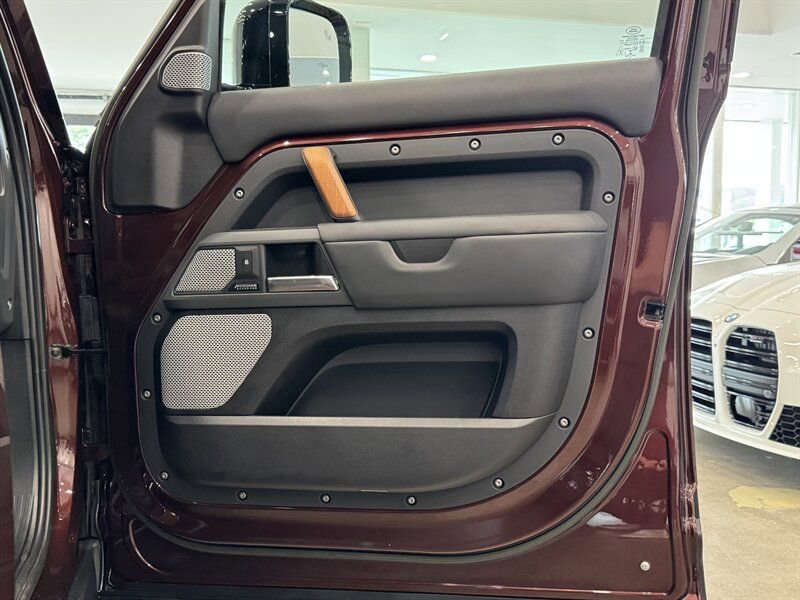 Used 2023 Land Rover Defender 130 X image 14