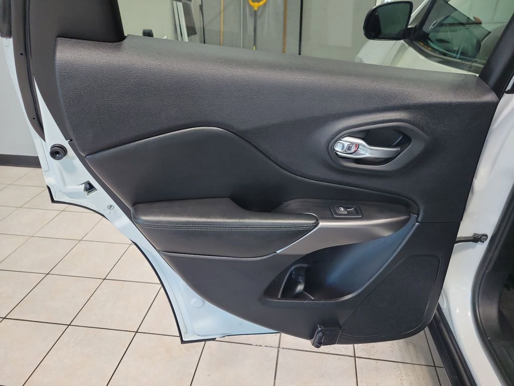 Used 2022 Jeep Cherokee Latitude Lux w/ Sun & Sound Group image 25