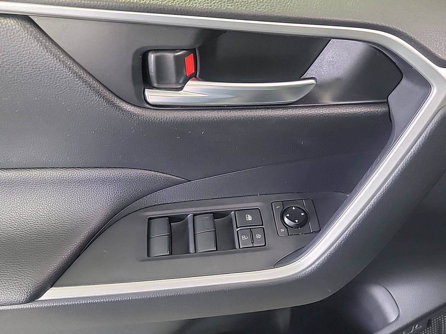 Used 2019 Toyota RAV4 XLE w/ All Weather Liner Package AWD/4WD image 35