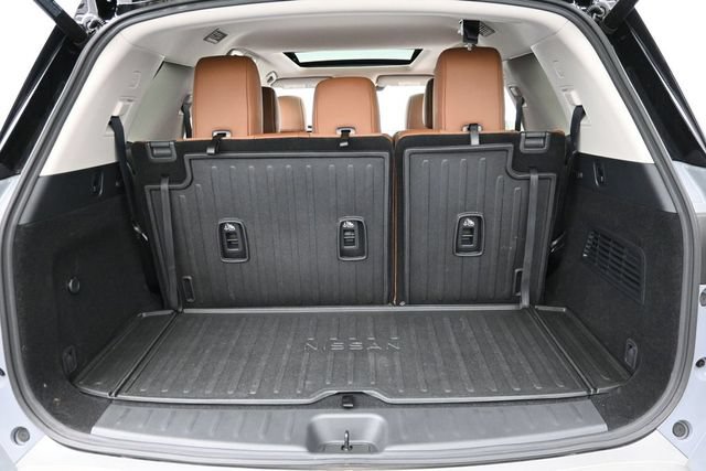 Used 2025 Nissan Pathfinder Platinum FWD image 30