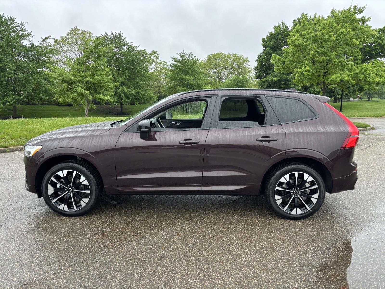New 2026 Volvo XC60 B5 Plus w/ Protection Package Premier AWD/4WD image 8