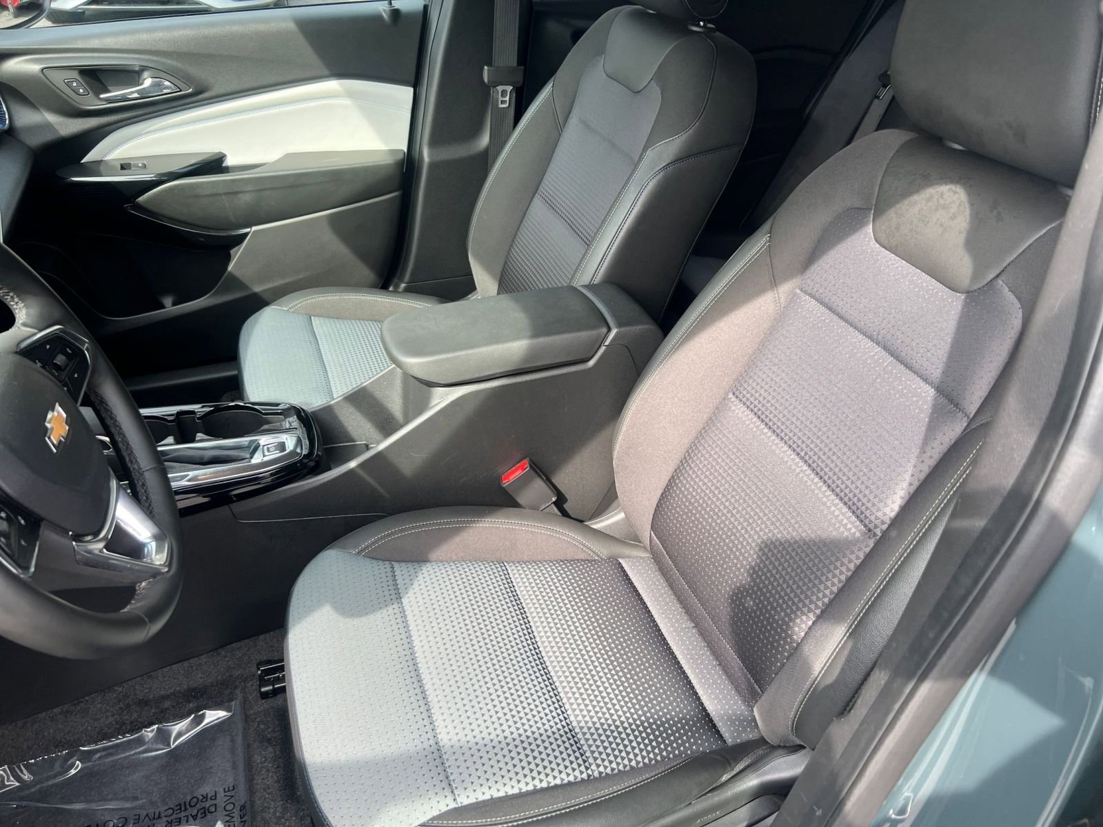 Used 2025 Chevrolet Trax LT w/ LT Convenience Package FWD image 22