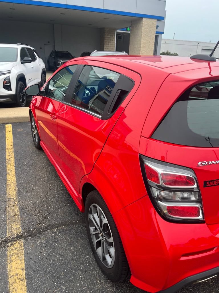 Used 2017 Chevrolet Sonic LT w/ Fun and Sun Package FWD image 4