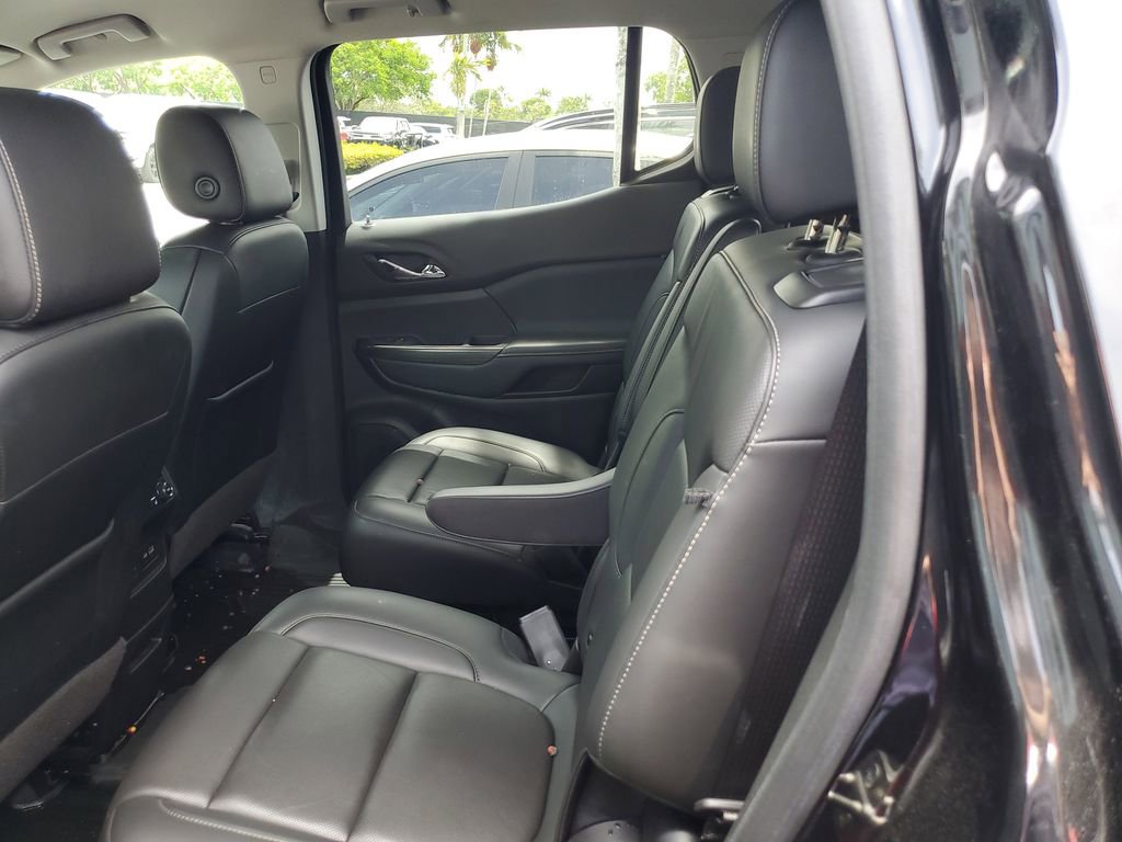 Used 2022 GMC Acadia SLT w/ Preferred Package FWD image 11
