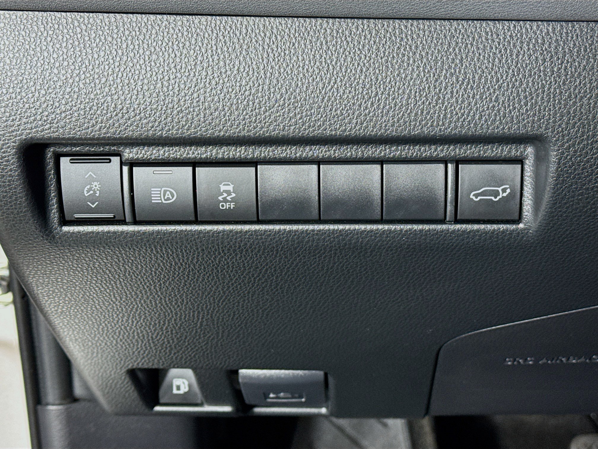 Certified 2024 Toyota Venza LE AWD/4WD image 10