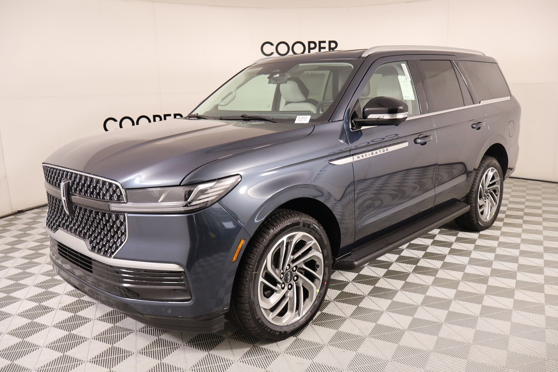 New 2026 Lincoln Navigator Premiere AWD/4WD image 10