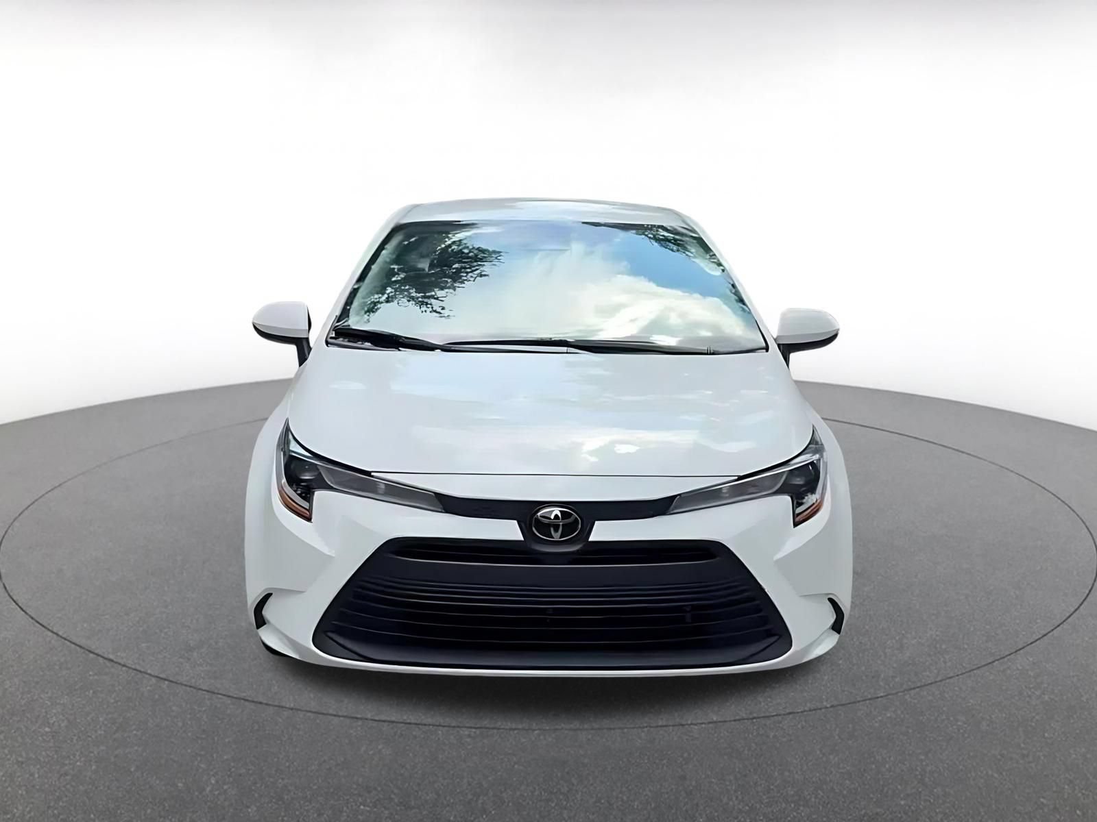 Used 2025 Toyota Corolla LE FWD image 4