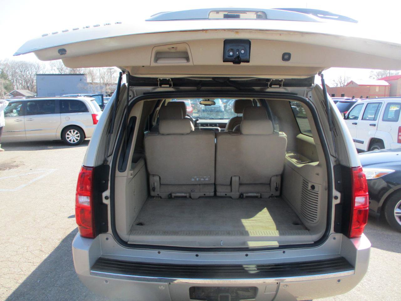 Used 2011 Chevrolet Suburban LTZ AWD/4WD image 7