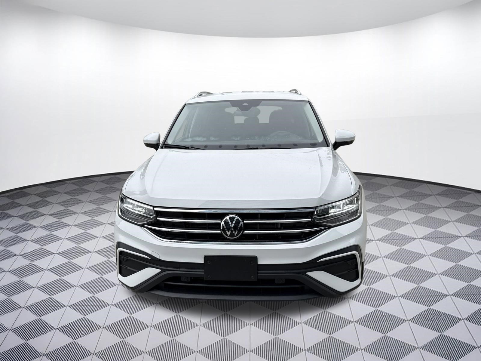Used 2024 Volkswagen Tiguan SE AWD/4WD image 5