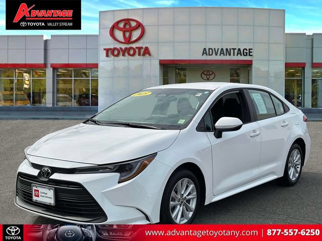 Used 2025 Toyota Corolla LE FWD image 4