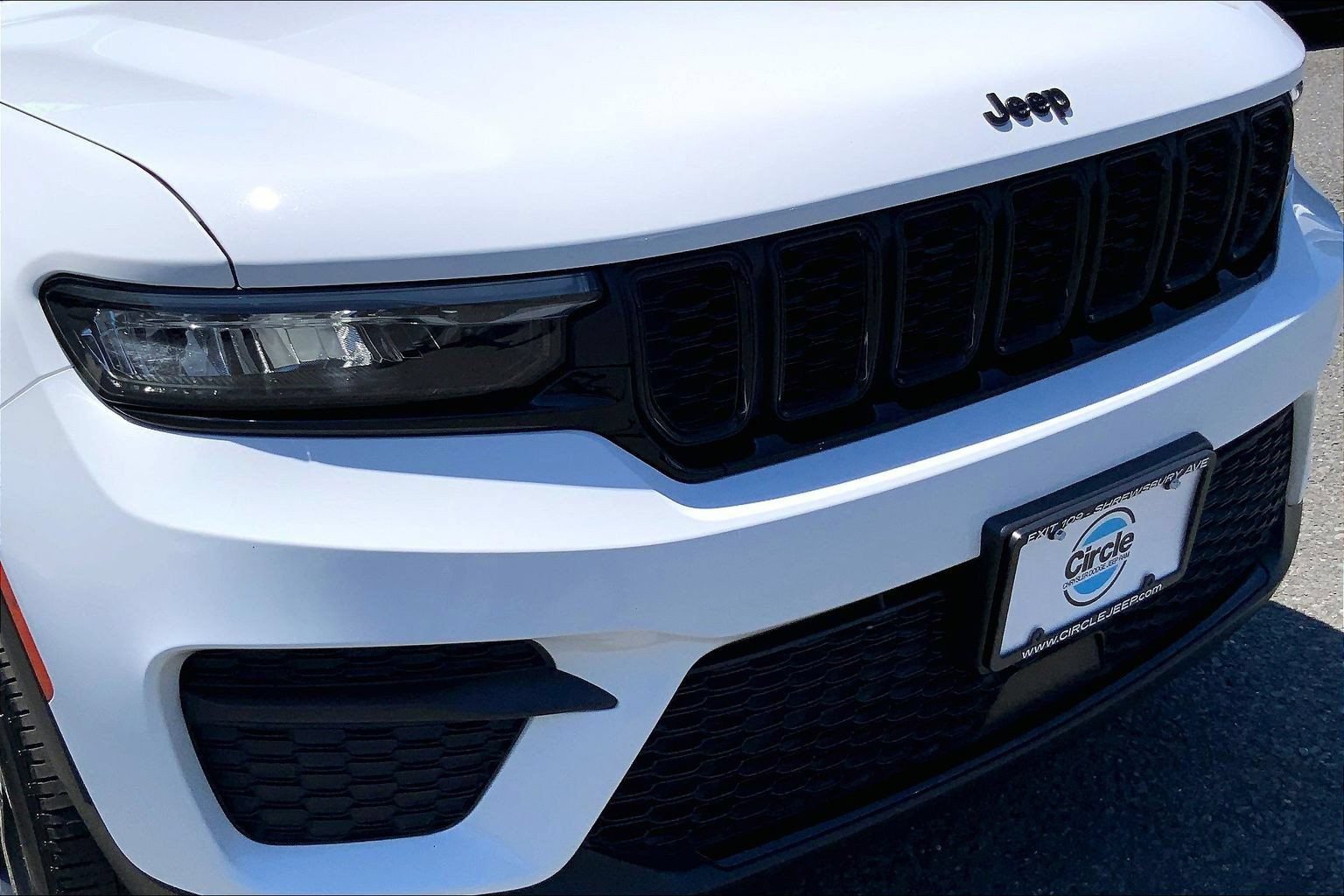 Certified 2024 Jeep Grand Cherokee Altitude AWD/4WD image 28