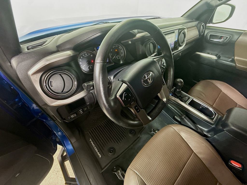 Used 2018 Toyota Tacoma Limited image 9