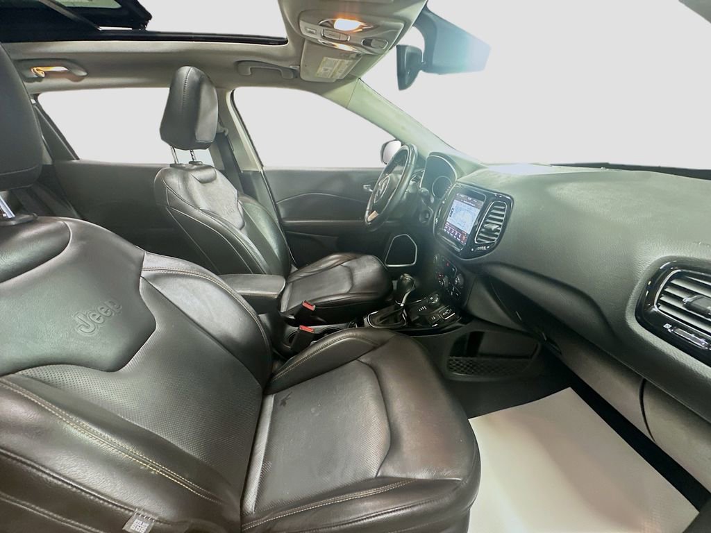 Used 2018 Jeep Compass Limited w/ Navigation Group AWD/4WD image 29