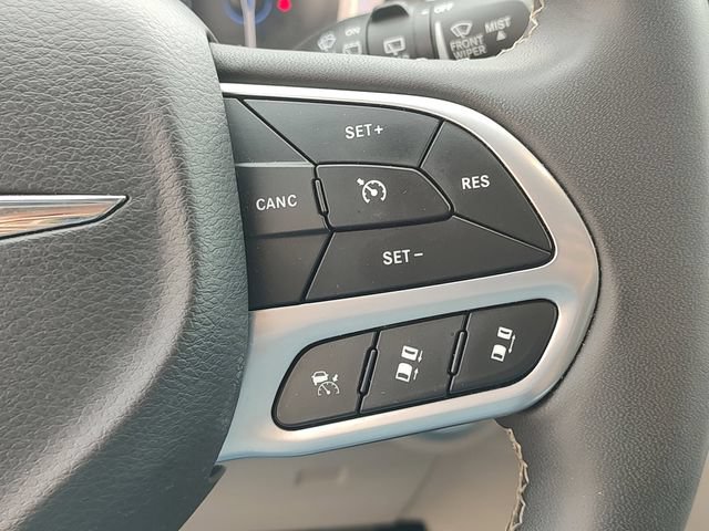 Certified 2024 Chrysler Pacifica Touring-L FWD image 19