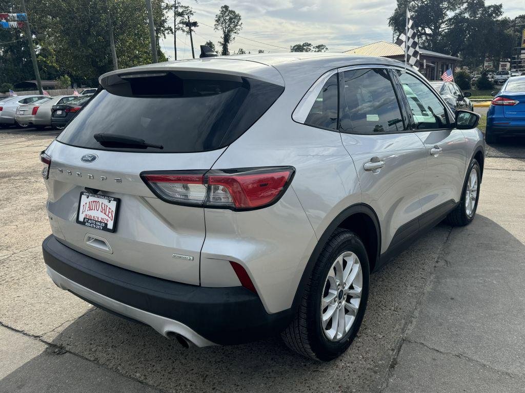 Used 2020 Ford Escape SE image 5