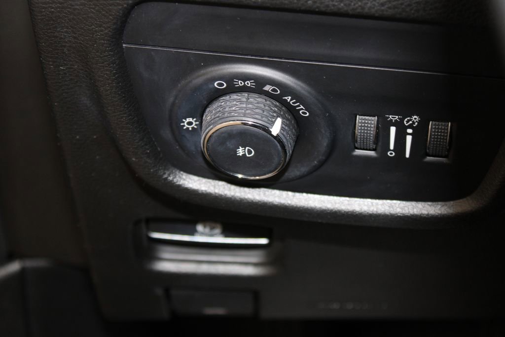 Used 2023 Jeep Grand Cherokee Limited image 36