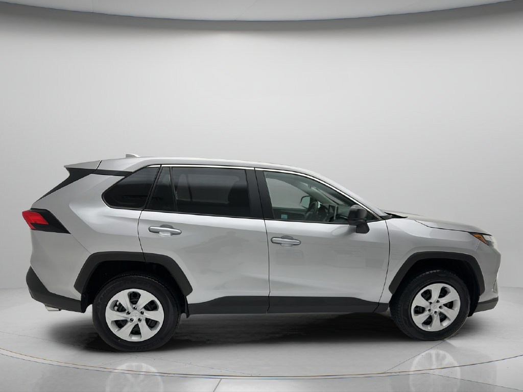 Used 2025 Toyota RAV4 LE AWD/4WD image 6