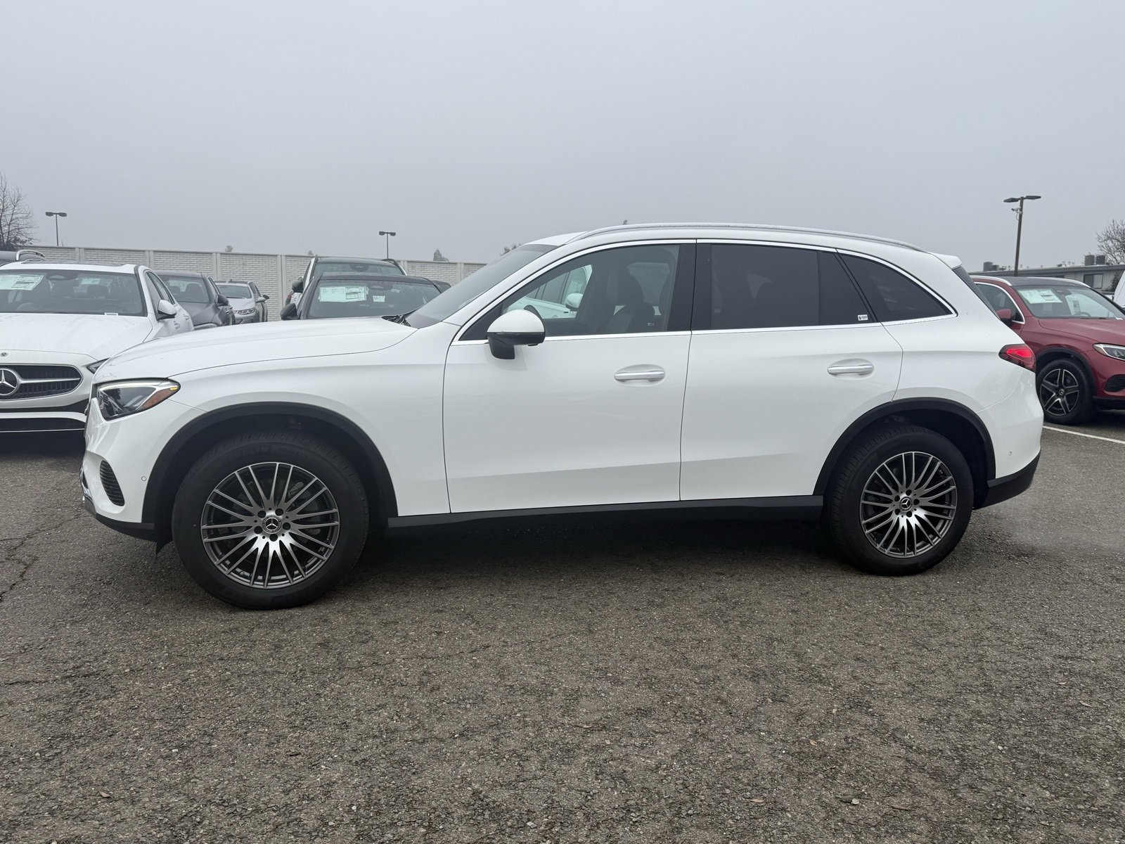 Used 2025 Mercedes-Benz GLC 300 image 2