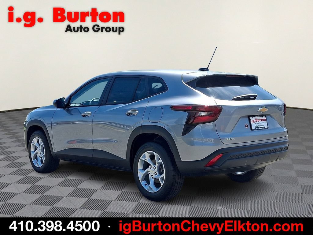 New 2026 Chevrolet Trax LS w/ LS Convenience Package FWD image 3