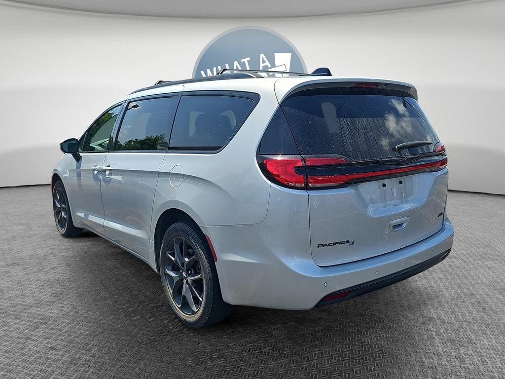 Certified 2023 Chrysler Pacifica Touring-L w/ S Appearance Package AWD/4WD image 6
