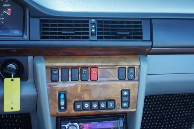 Used 1995 Mercedes-Benz E 320 Convertible image 23