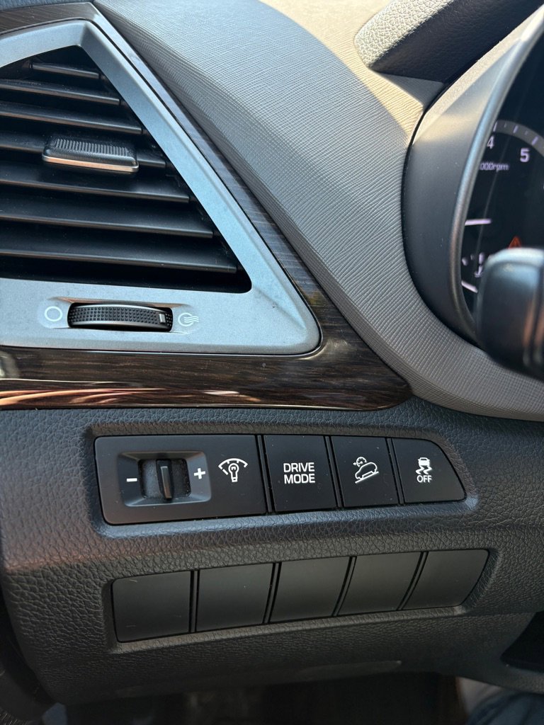 Used 2018 Hyundai Santa Fe Sport FWD image 20