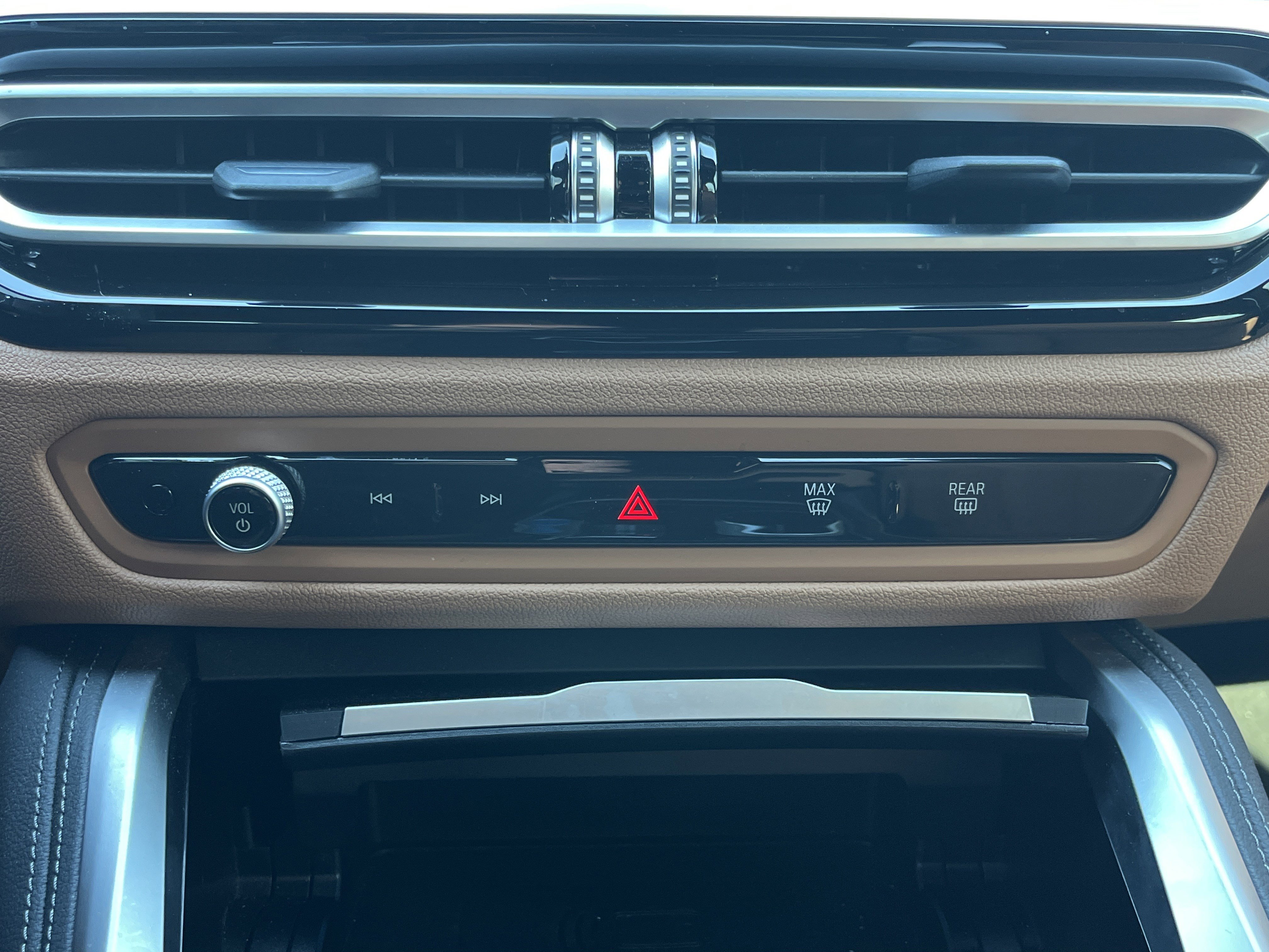 Used 2023 BMW i4 eDrive40 w/ M Sport Package image 6