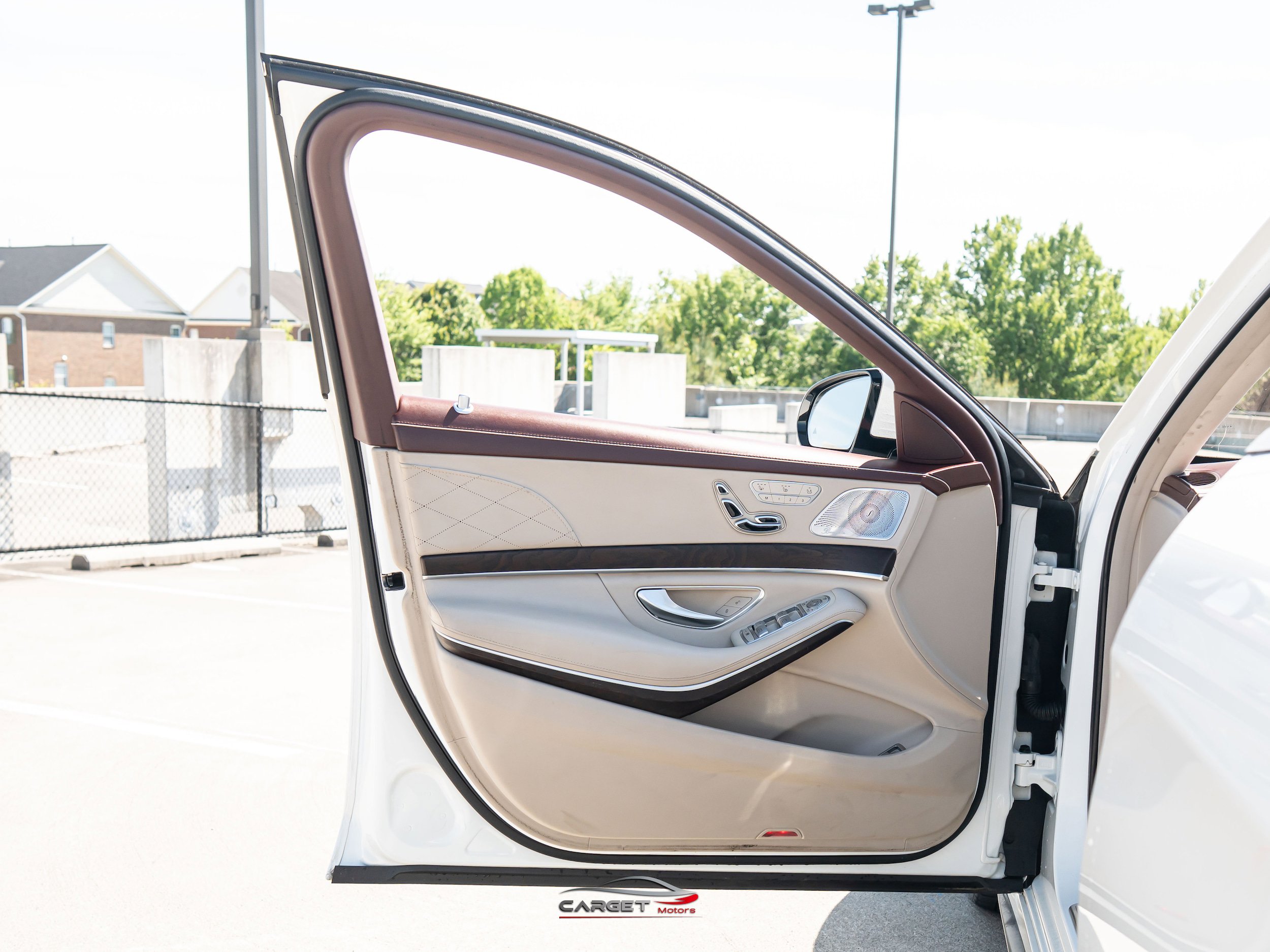 Used 2018 Mercedes-Benz S 560 Sedan w/ AMG Line Exterior image 41
