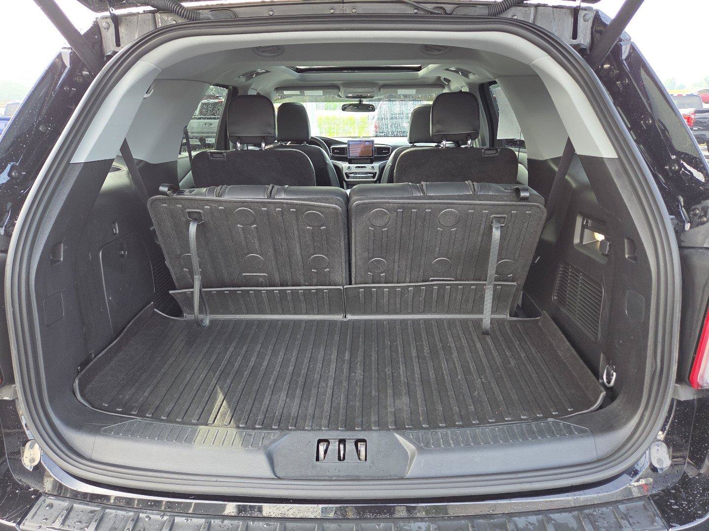 Used 2024 Ford Explorer XLT w/ Equipment Group 202A AWD/4WD image 19