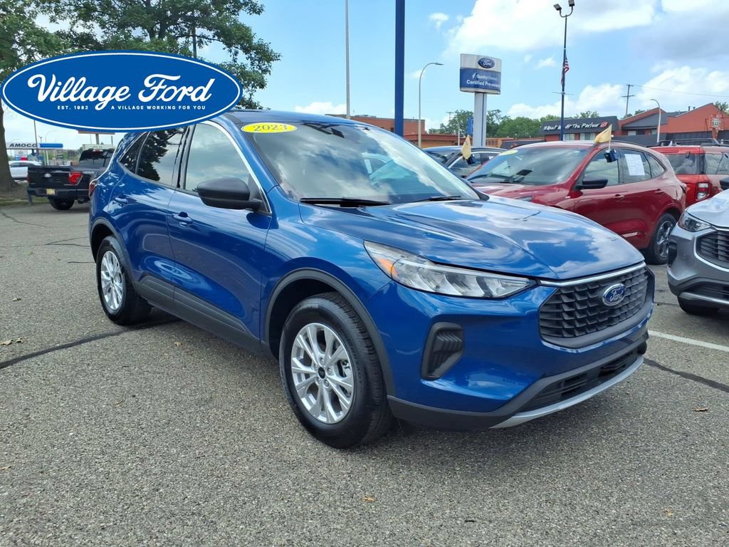 Used 2023 Ford Escape Active AWD/4WD image 3