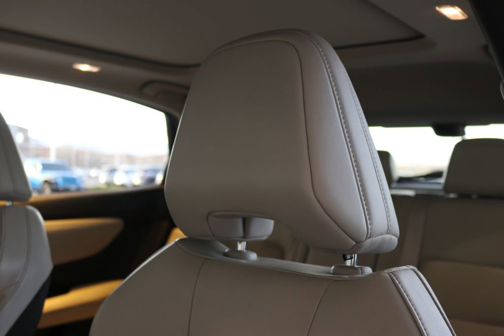 Used 2023 Nissan Ariya AWD image 17