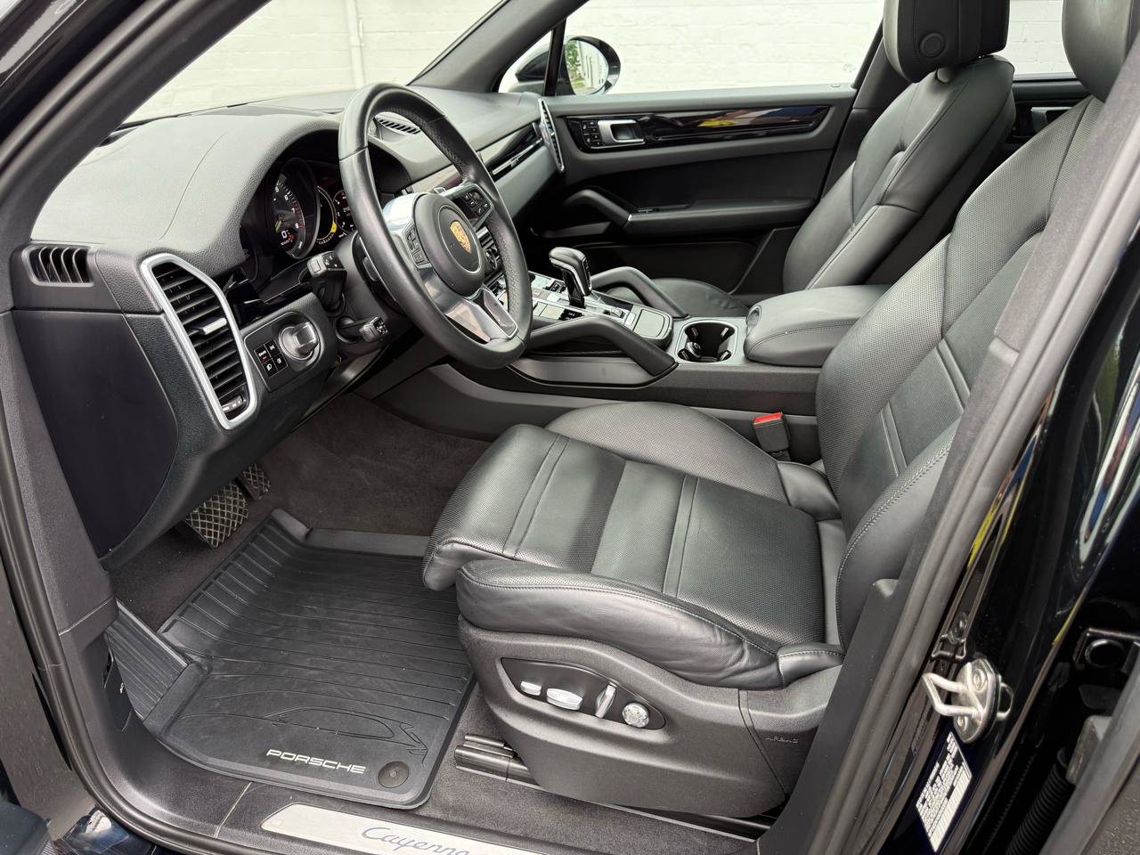 Used 2019 Porsche Cayenne E-Hybrid AWD/4WD image 27