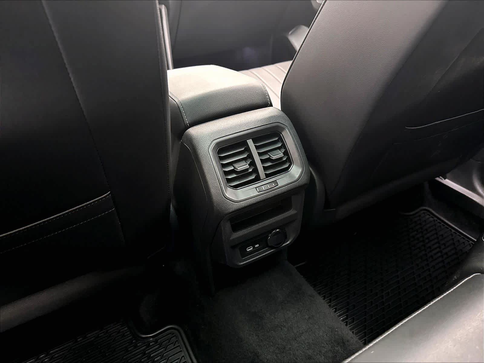 Used 2023 Volkswagen Tiguan SE FWD image 13