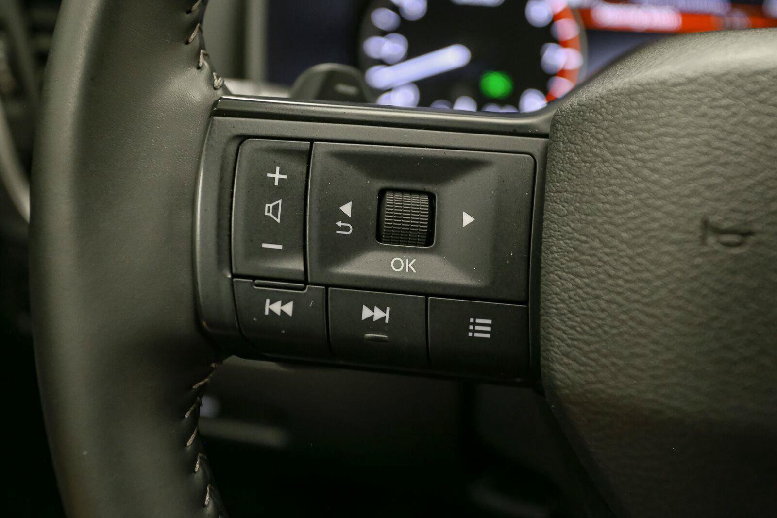 Used 2026 Nissan Rogue SV AWD/4WD image 34