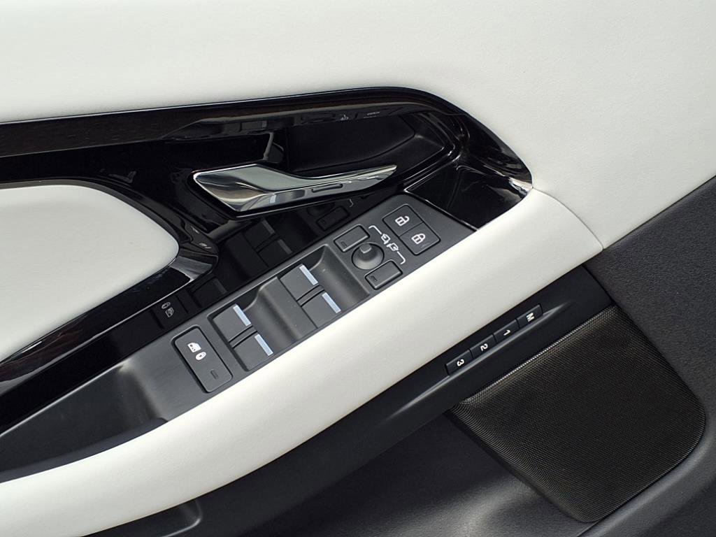 Certified 2026 Land Rover Range Rover Evoque S image 10