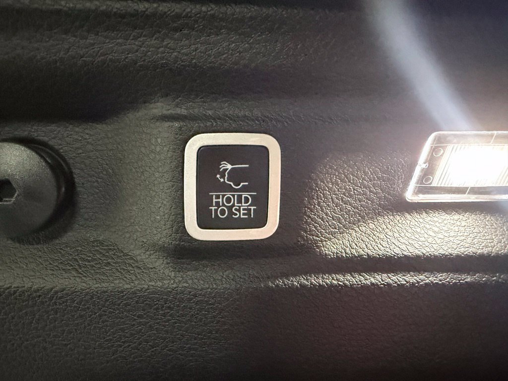 Used 2025 Jeep Grand Cherokee L Limited w/ Luxury Tech Group II RWD image 43