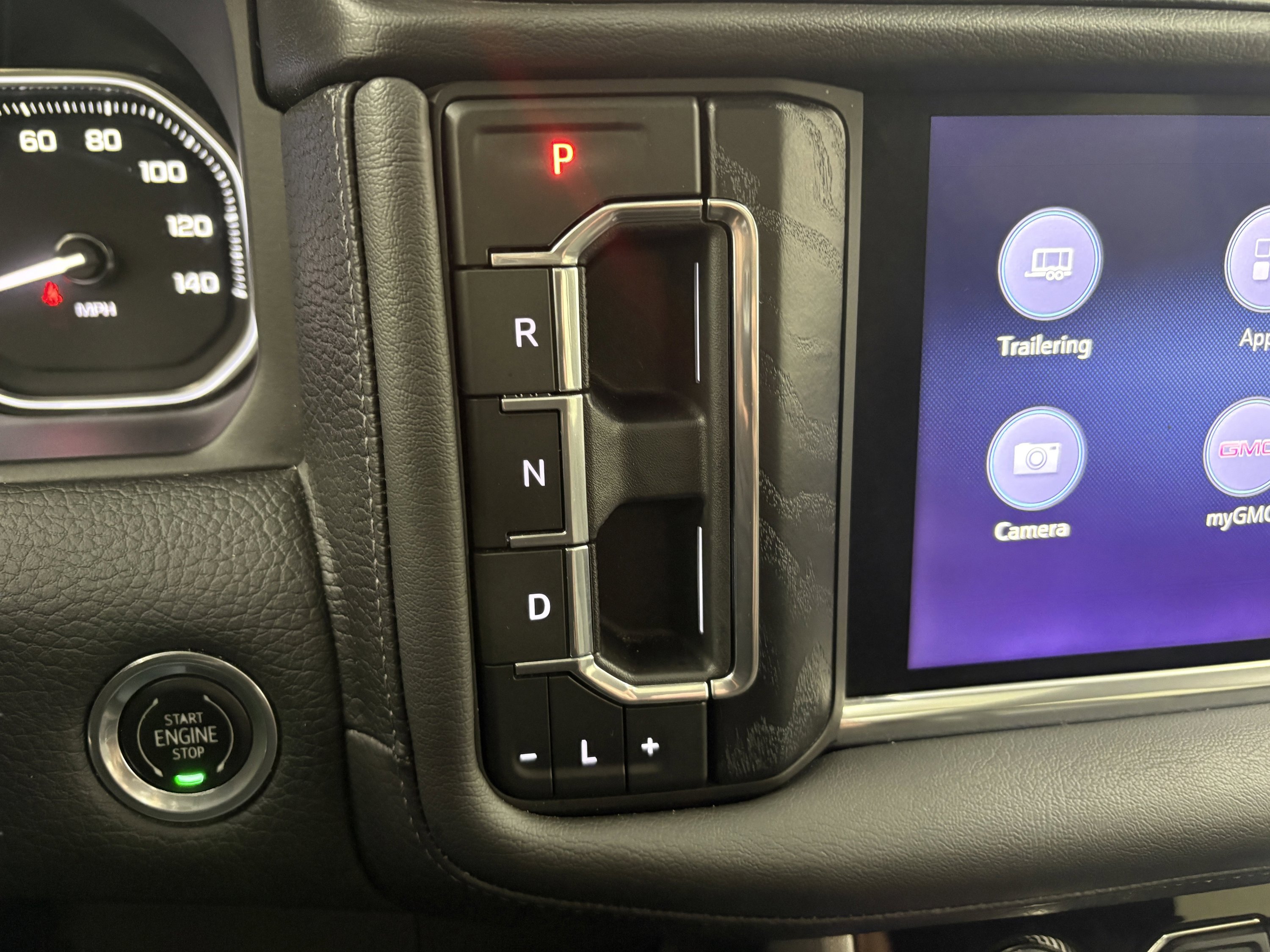 Used 2021 GMC Yukon XL Denali w/ Denali Premium Package image 24