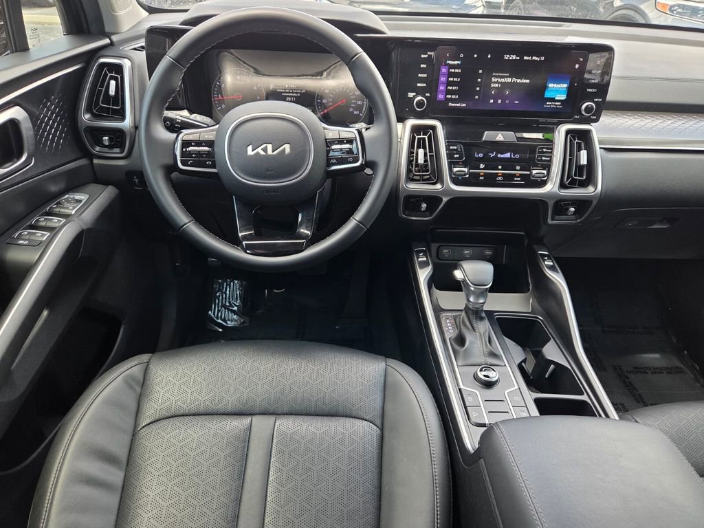 Used 2022 Kia Sorento S w/ Panoramic Sunroof Package FWD image 10