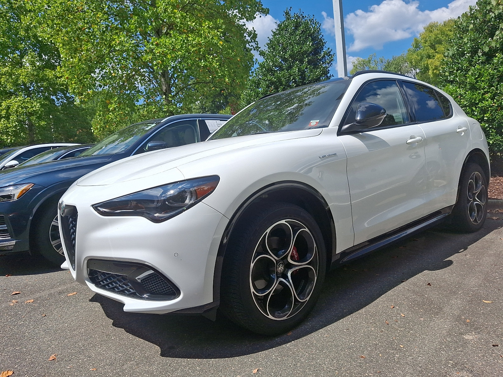 Used 2024 Alfa Romeo Stelvio Veloce AWD/4WD image 2
